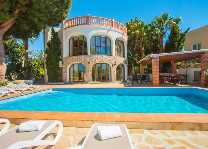 Cintya - Plusholidays * Ifach