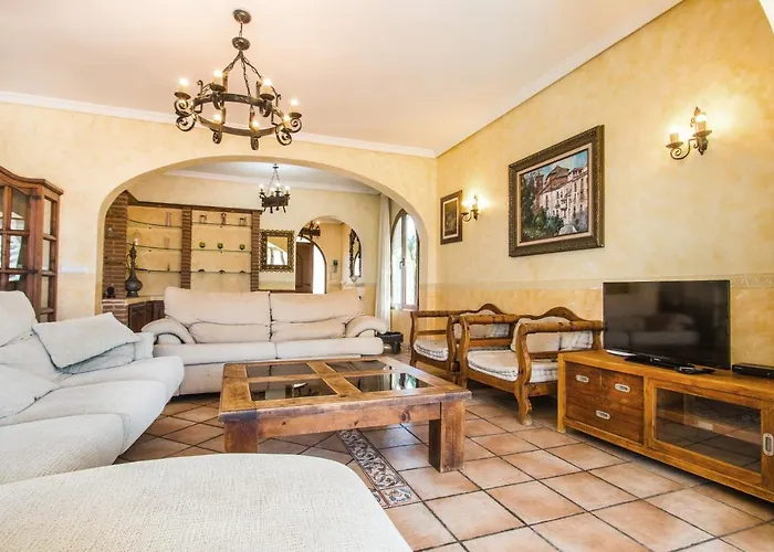 Cintya - Plusholidays