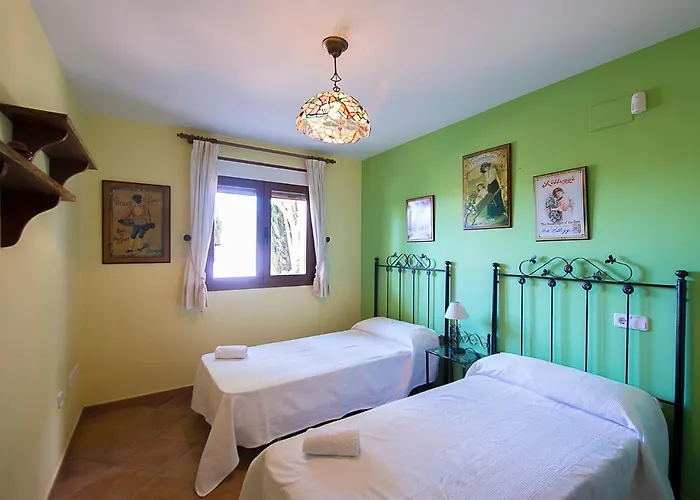 Cintya - Plusholidays