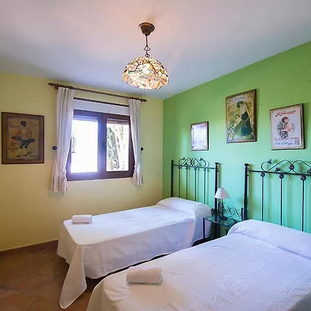 Cintya - Plusholidays